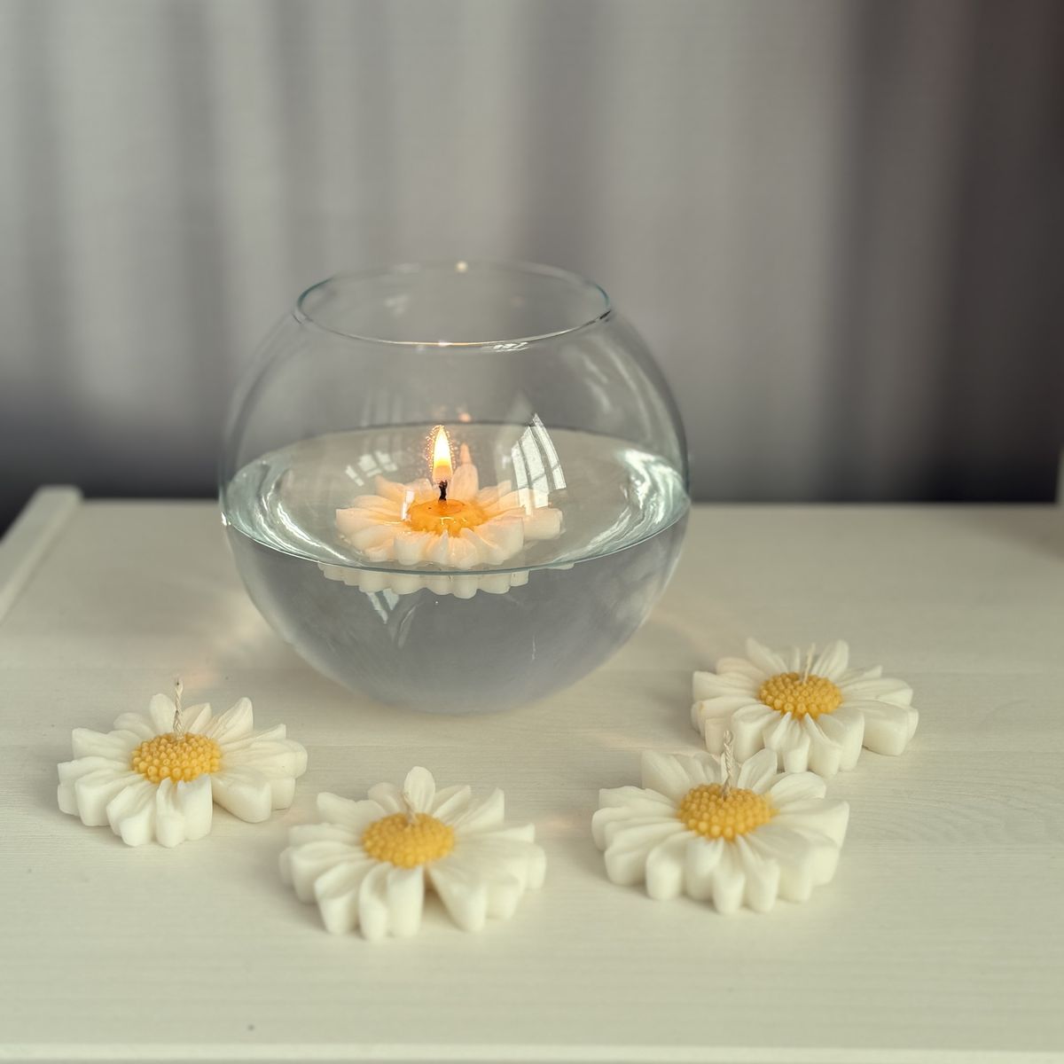 Floating Daisy Luxe Candle